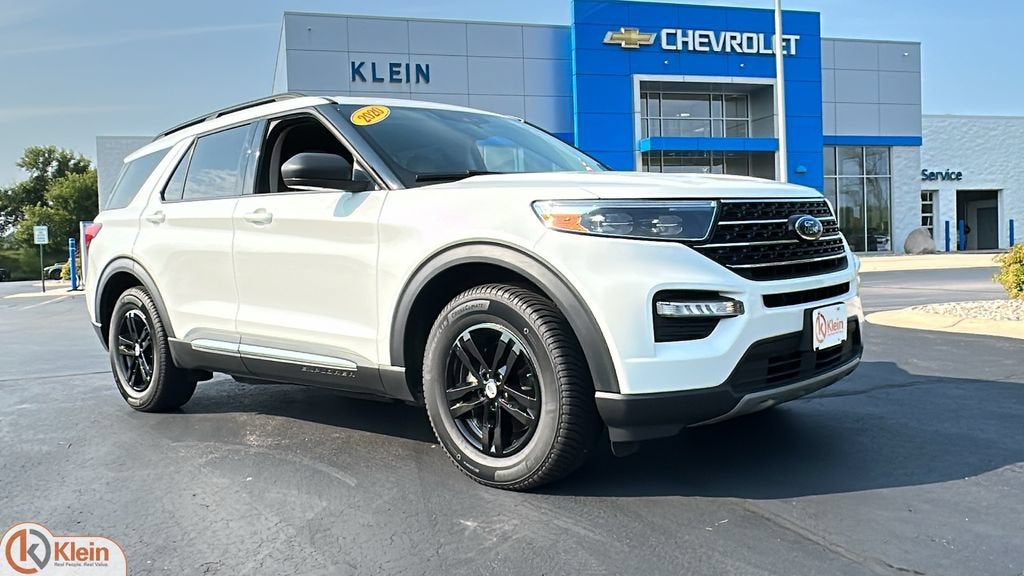 2020 Ford Explorer XLT in Other — front three-quarter view