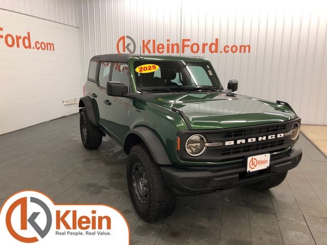 2025 Ford Bronco Base SASQUATCH PACKAGE/HARD TOP in Eruption Green Metallic — front three-quarter view