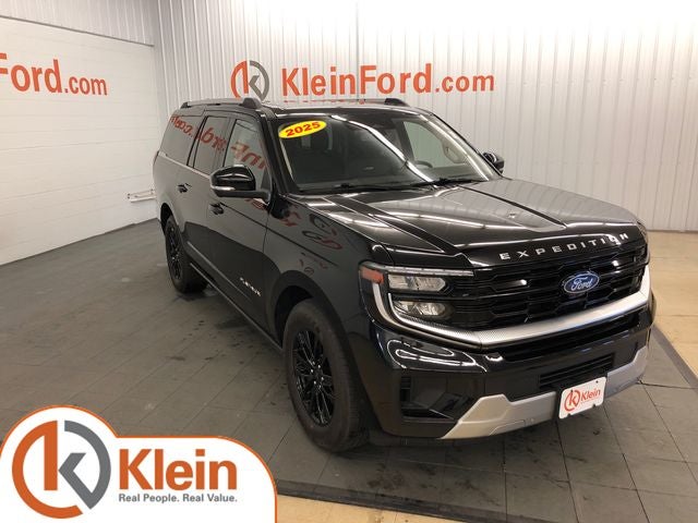 2025 Ford Expedition Max Platinum in Agate Black Metallic — front three-quarter view